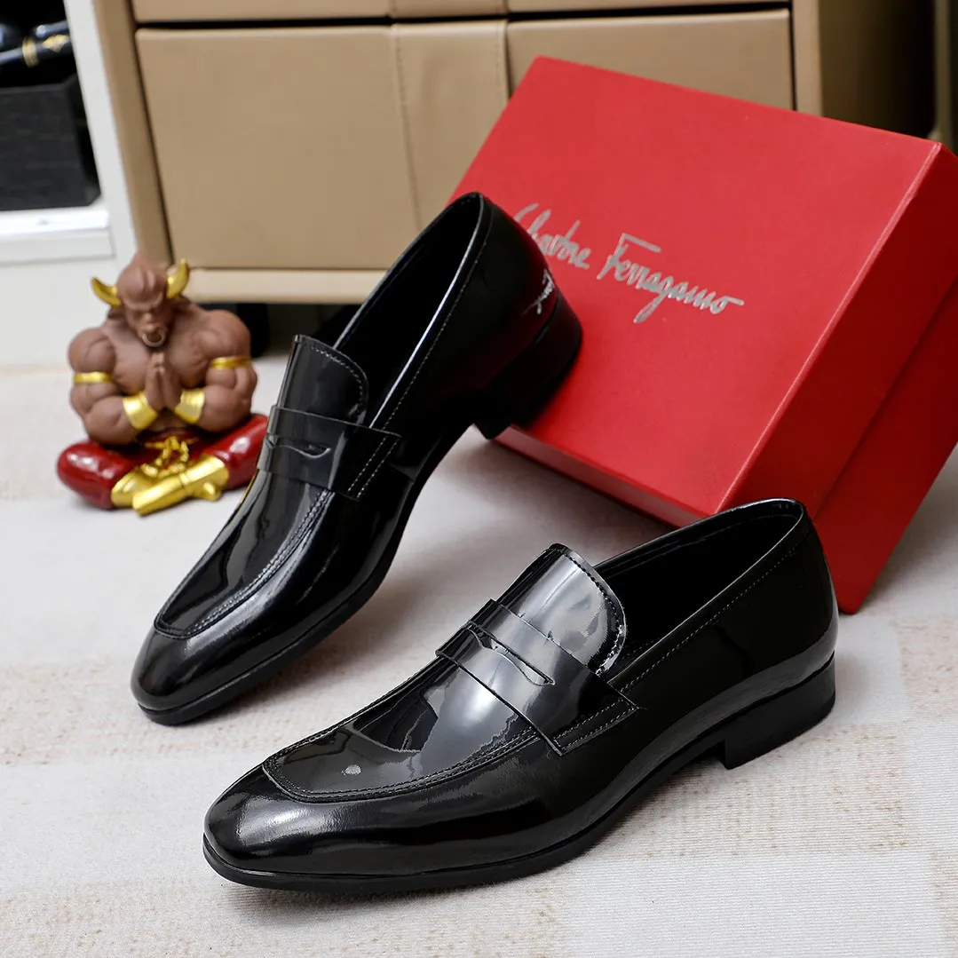 Men's shoes 💰460 🔥Ferragamo's new men's casual slip-on shoes🇨🇳Official website original 1:1 mold, original quality💯Fine workmanship, high-end luxury☘The upper is made of imported Italian first-layer cowhide🌴Luxurious water dyeing🐂Leather lining🍓Rubber wear-resistant and non-slip outsole, breathable and comfortable to wear🍍The first choice for high-grade men, 5 colors available! Code number 38-44 (45.46. Customized)